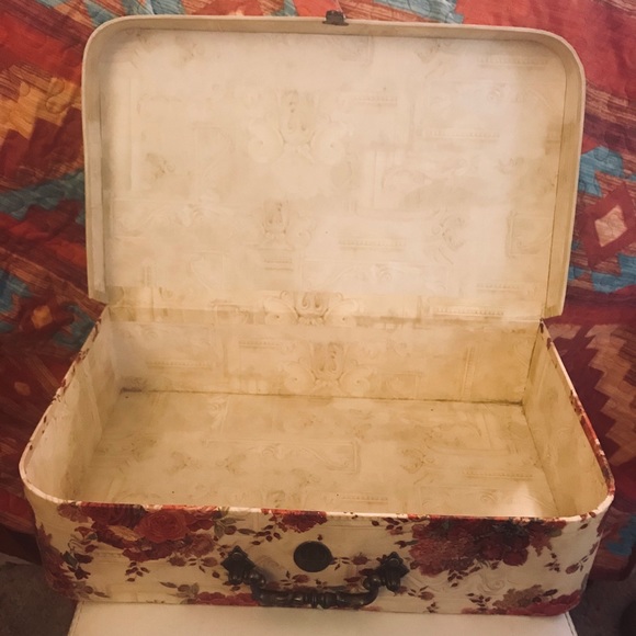 Vintage Style Storage Box With Handle - Picture 4 of 5